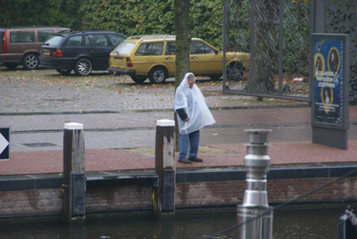 Weer of geen weer, er zijn bijna aldoor bezoekers op de kade.