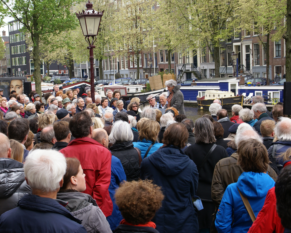 Namens de initiatiefgroep spreekt Suzanne Pereira